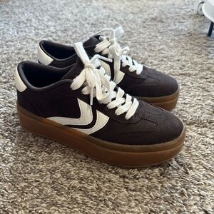 Brown fashion sneakers
